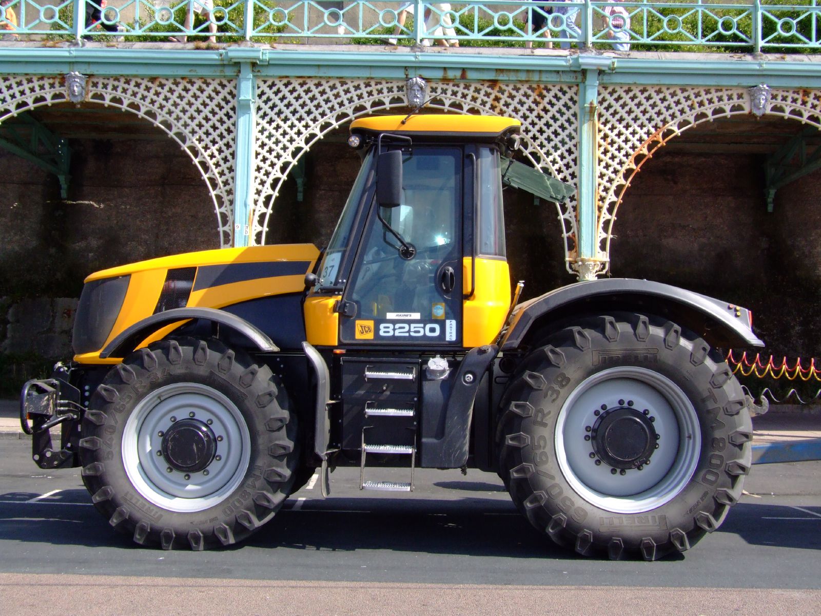 JCB_Fastrac_8250.jpg